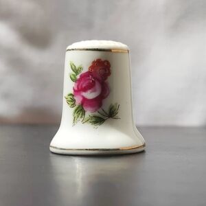 Floral 🌹 with Gold Trim | Made In Japan | Bone China Thimble